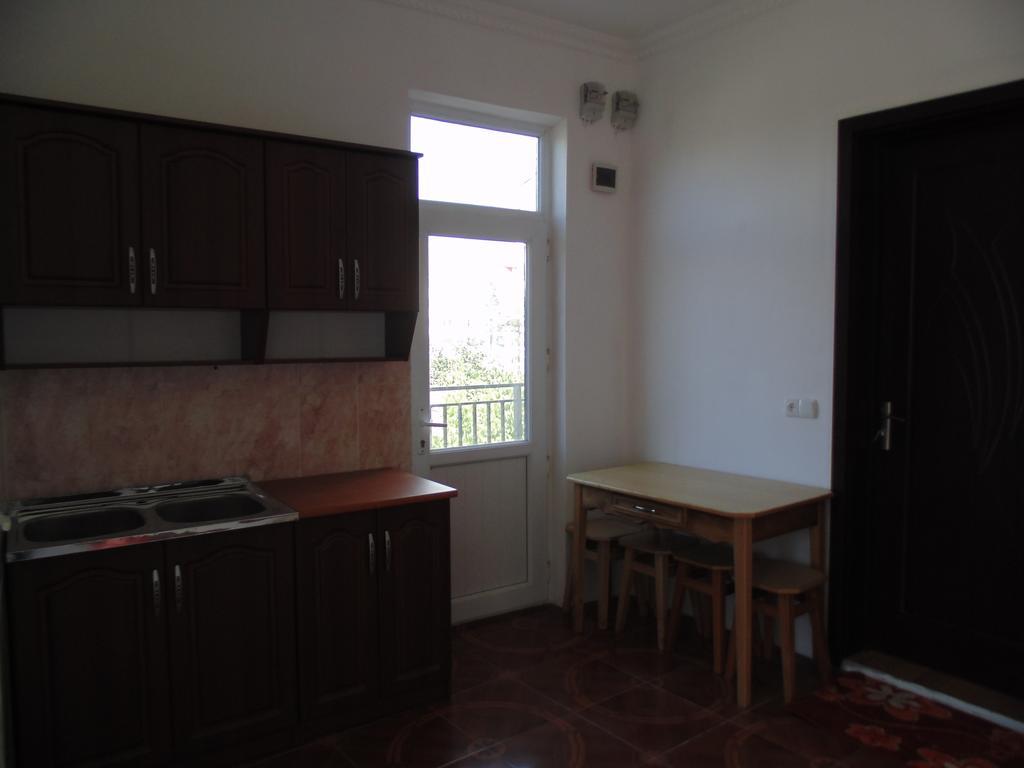 Apartment Merabi Batumi Quarto foto