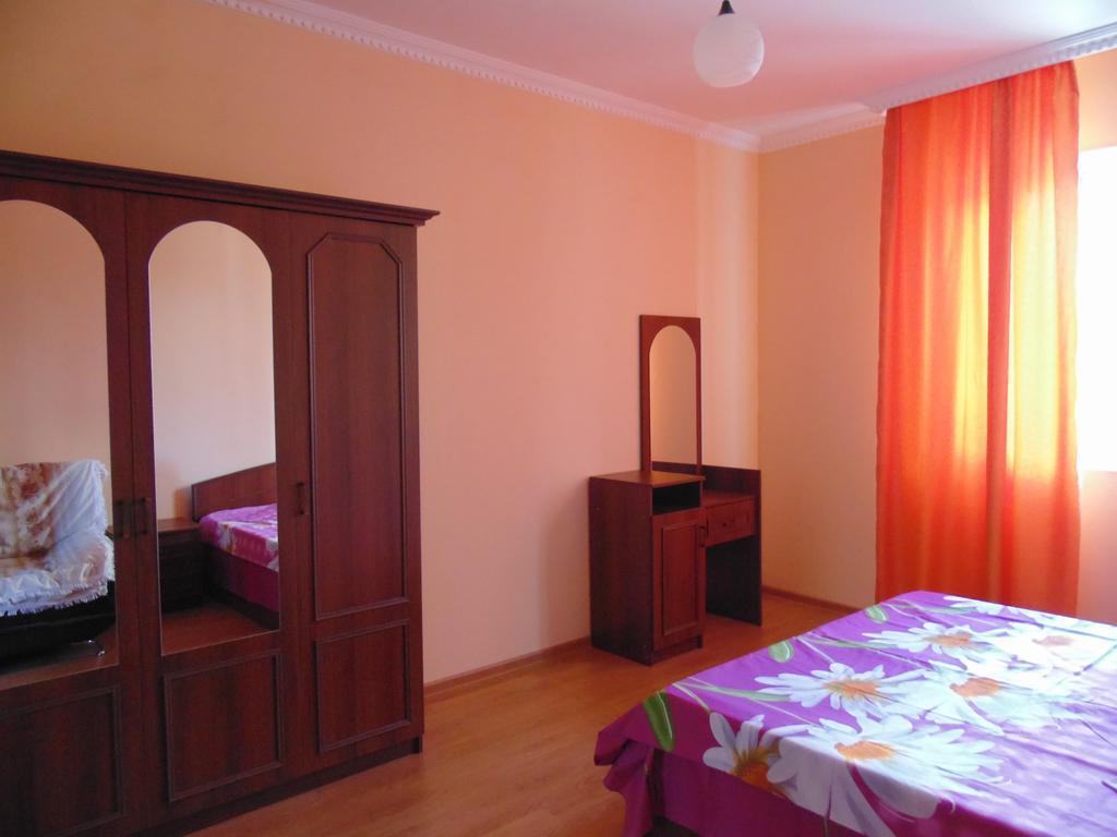 Apartment Merabi Batumi Quarto foto
